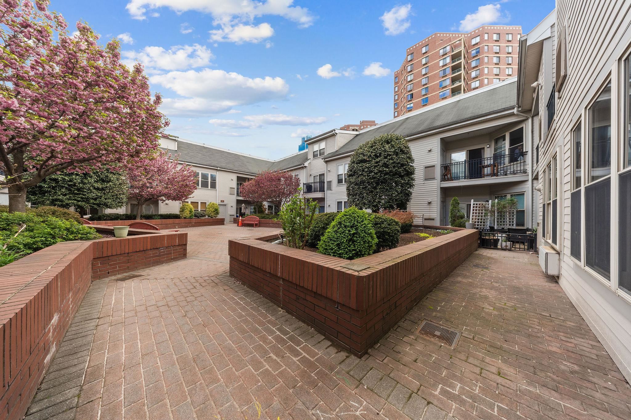 15 WARREN ST Unit: 218