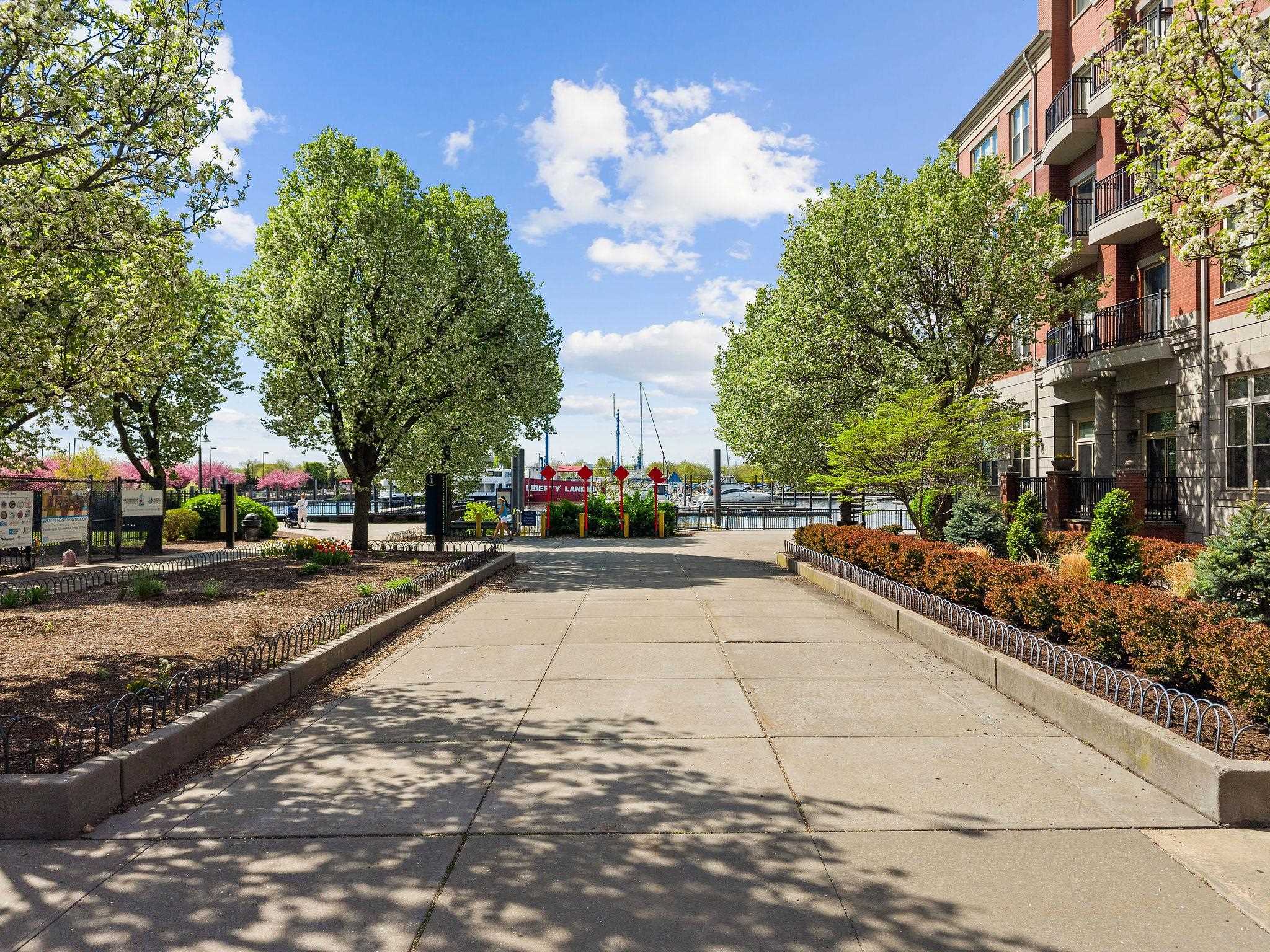 15 WARREN ST Unit: 218