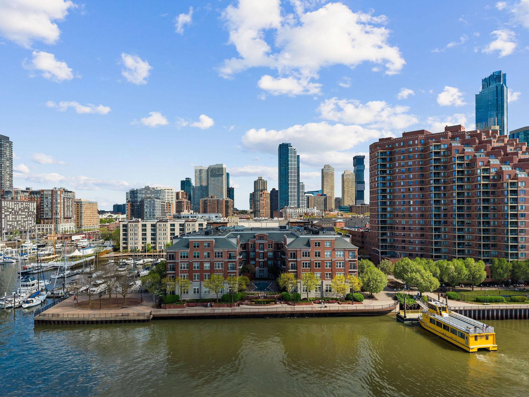 15 WARREN ST Unit: 218