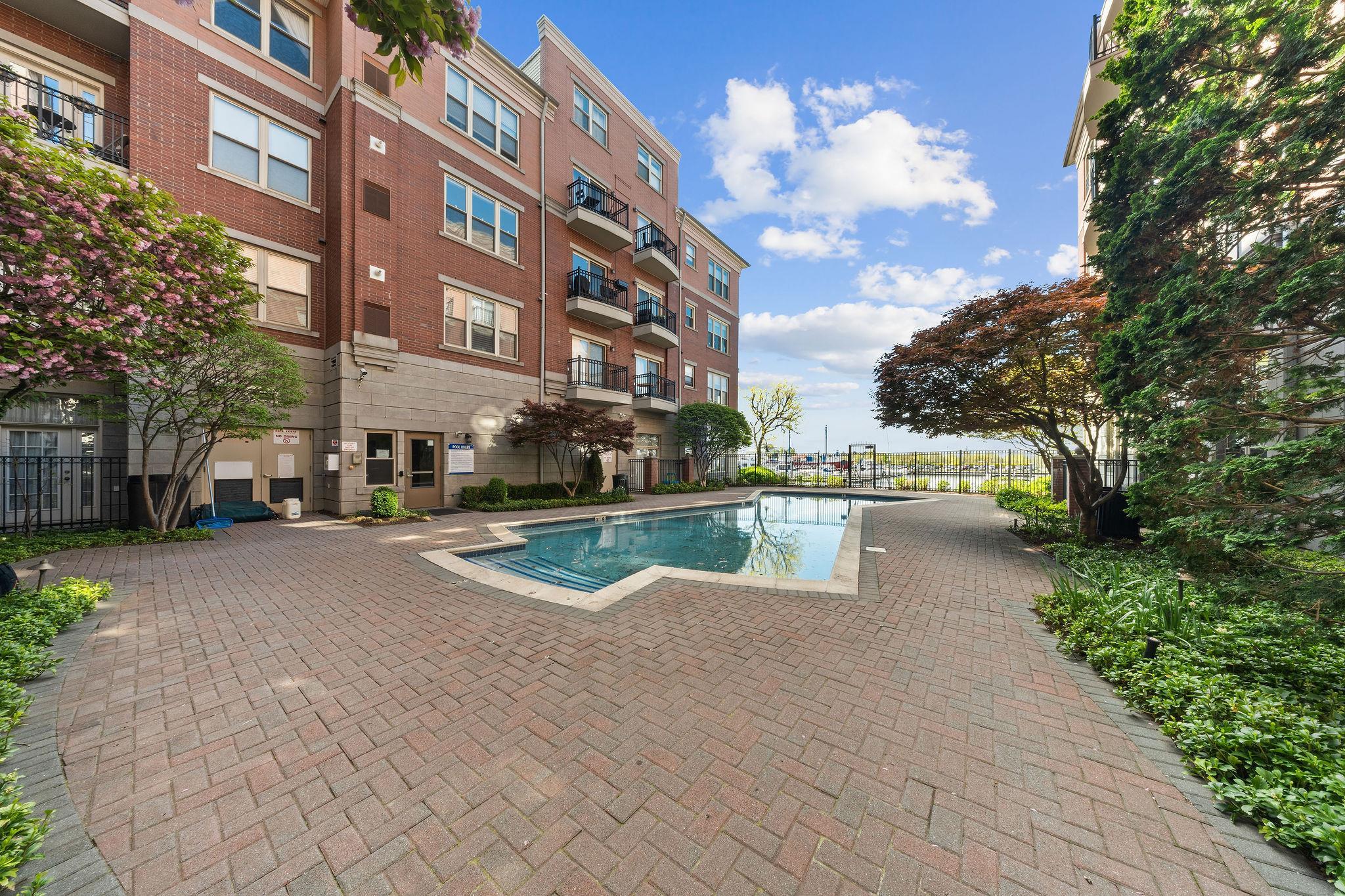 15 WARREN ST Unit: 218