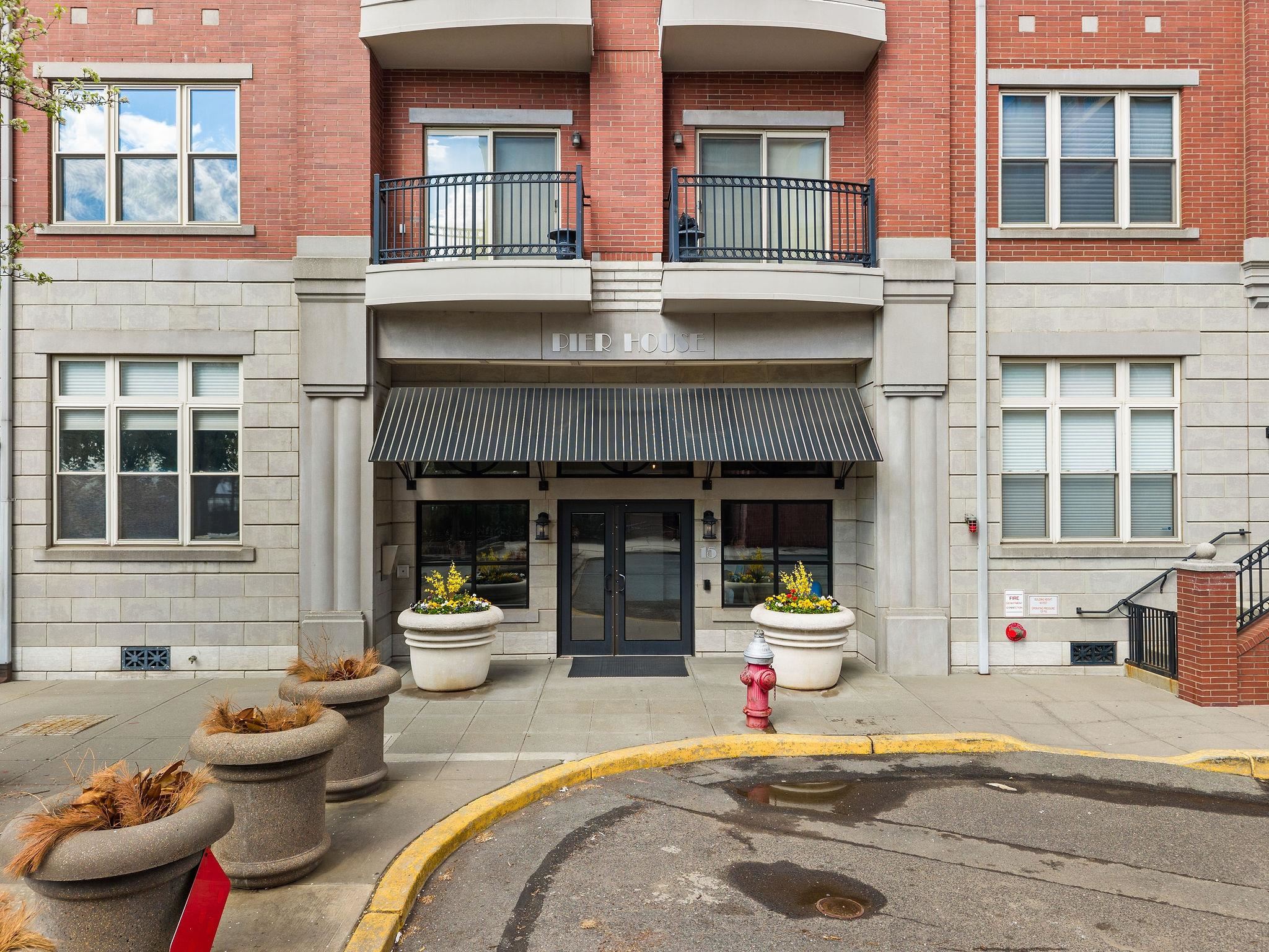 15 WARREN ST Unit: 218