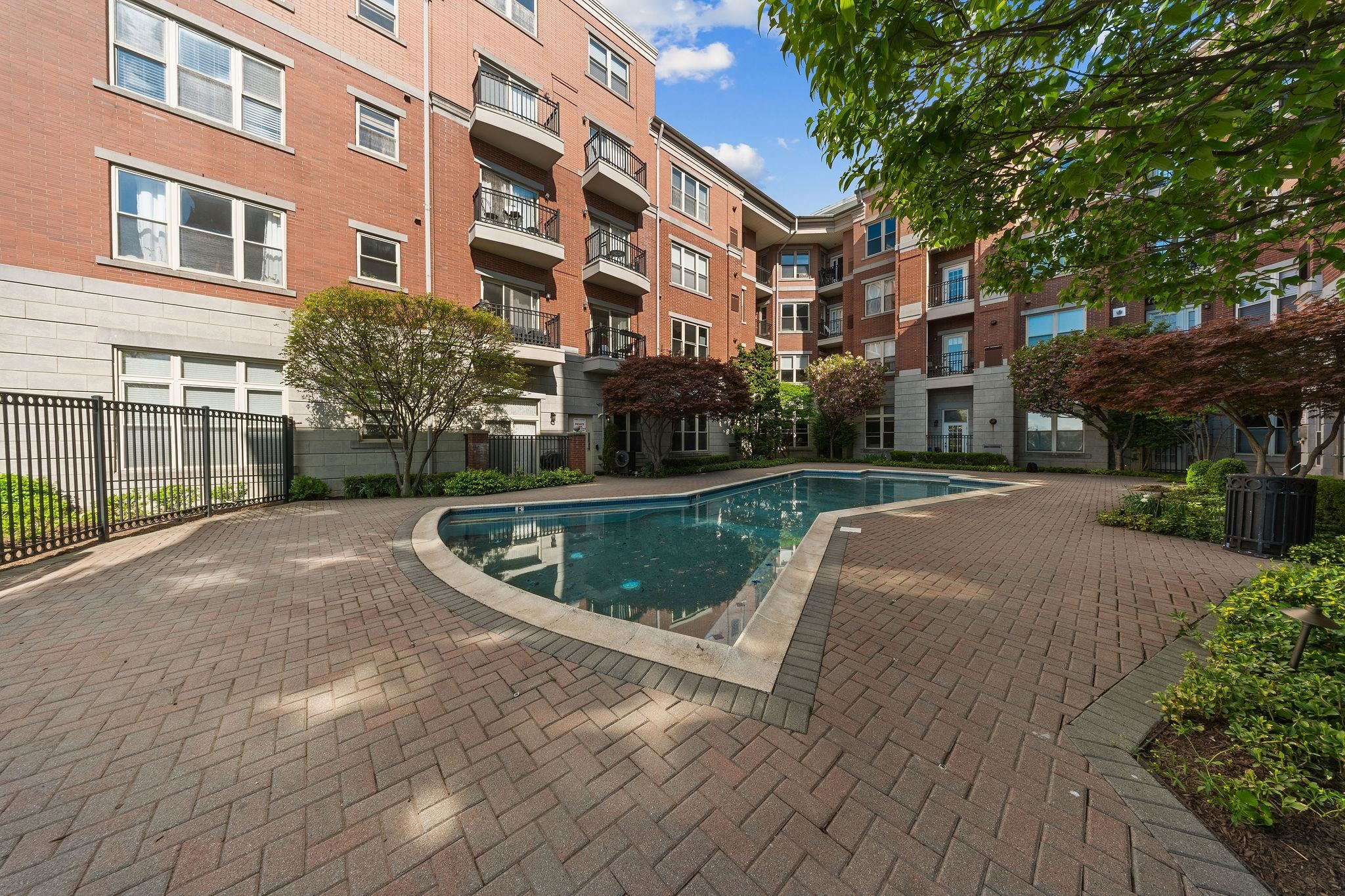 15 WARREN ST Unit: 218