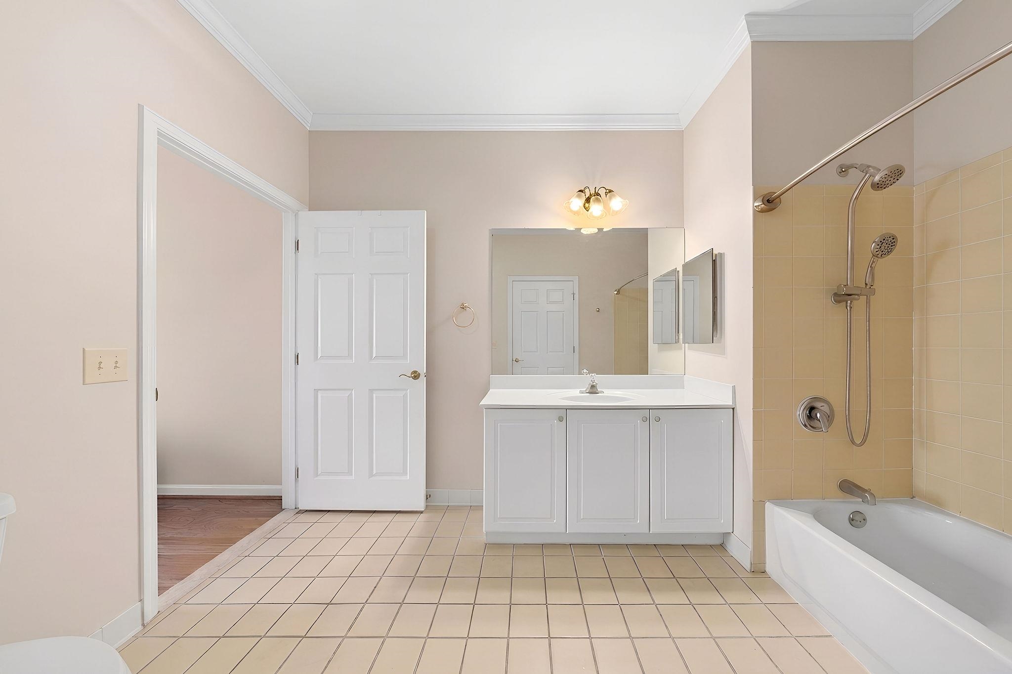 15 WARREN ST Unit: 218