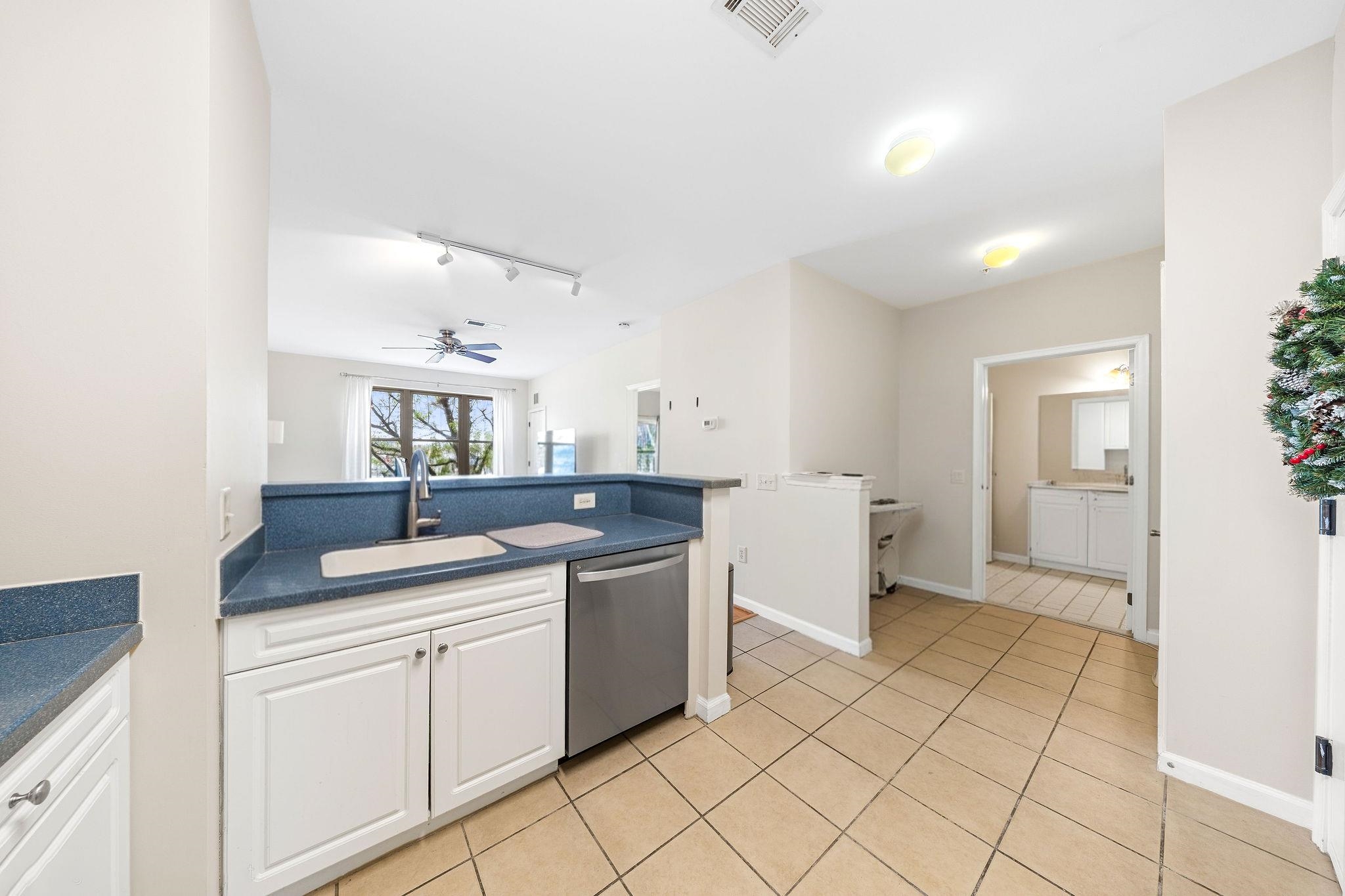 15 WARREN ST Unit: 218