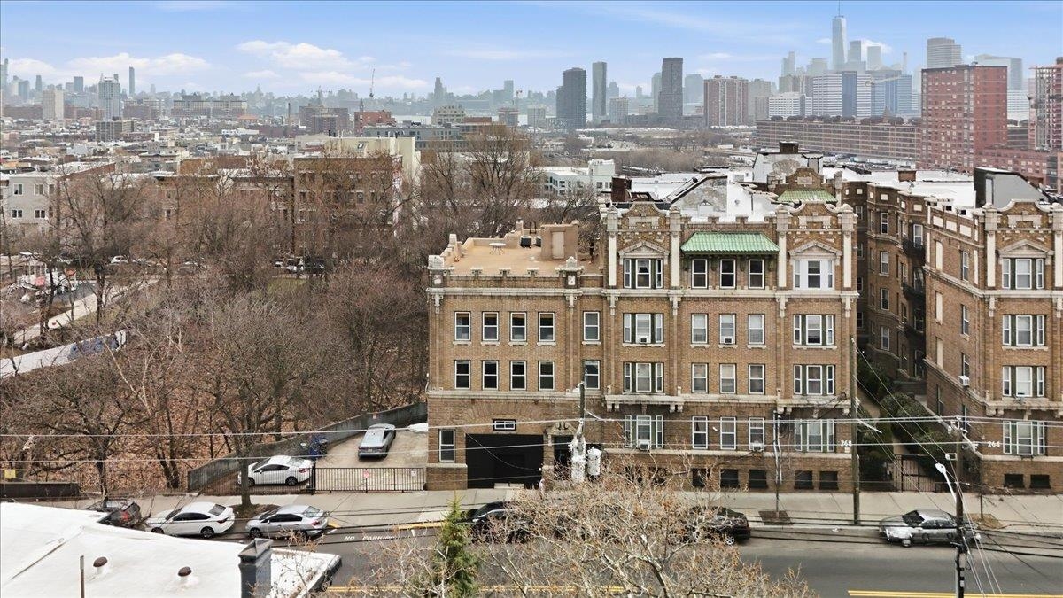 270 PALISADE AVE Unit: 2