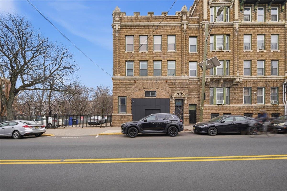 270 PALISADE AVE Unit: 2