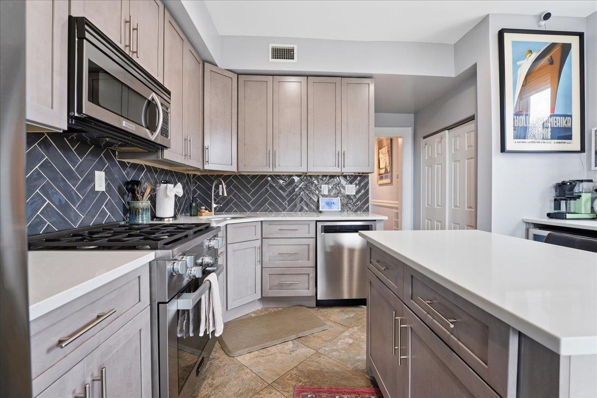 270 PALISADE AVE Unit: 2