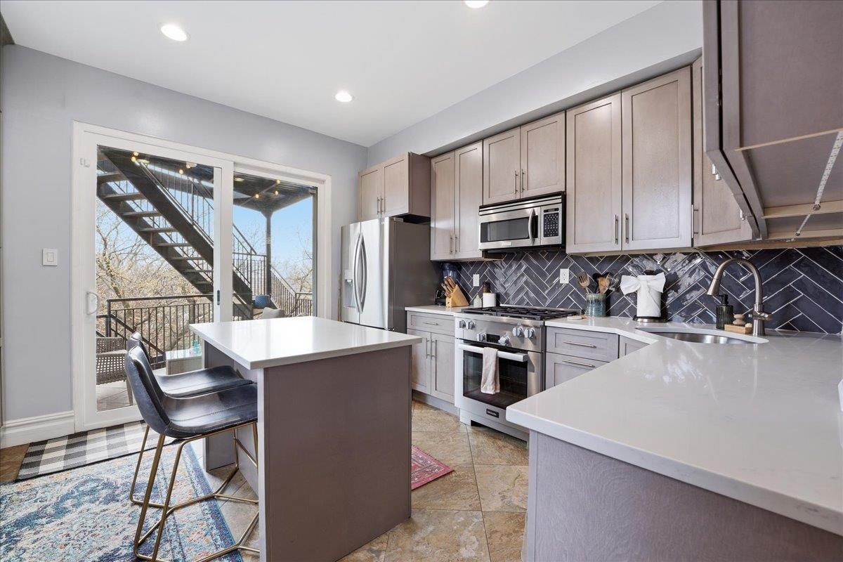 270 PALISADE AVE Unit: 2