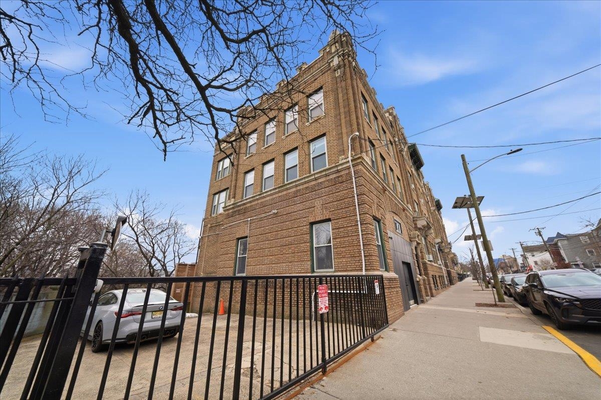 270 PALISADE AVE Unit: 2