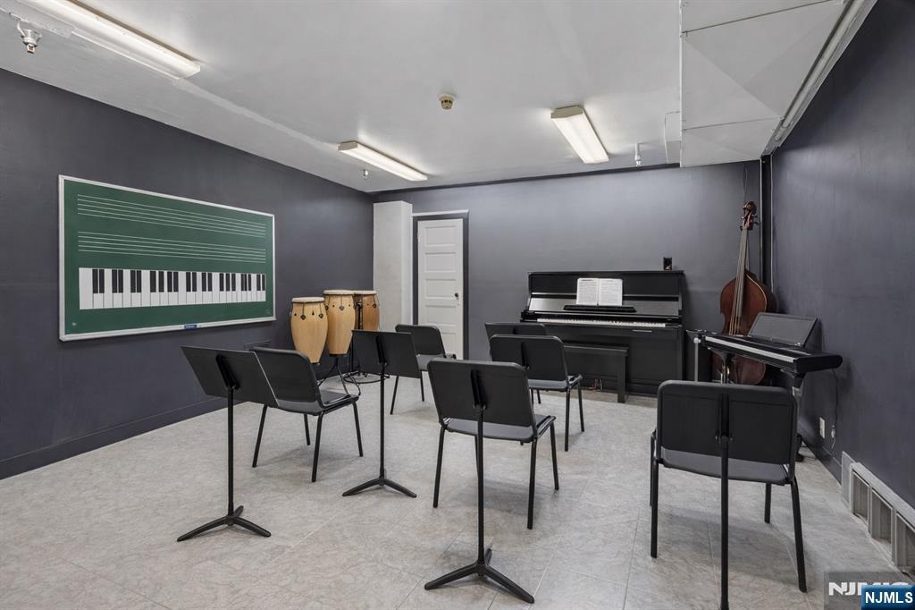 1 Ridgewood Avenue LL - 5