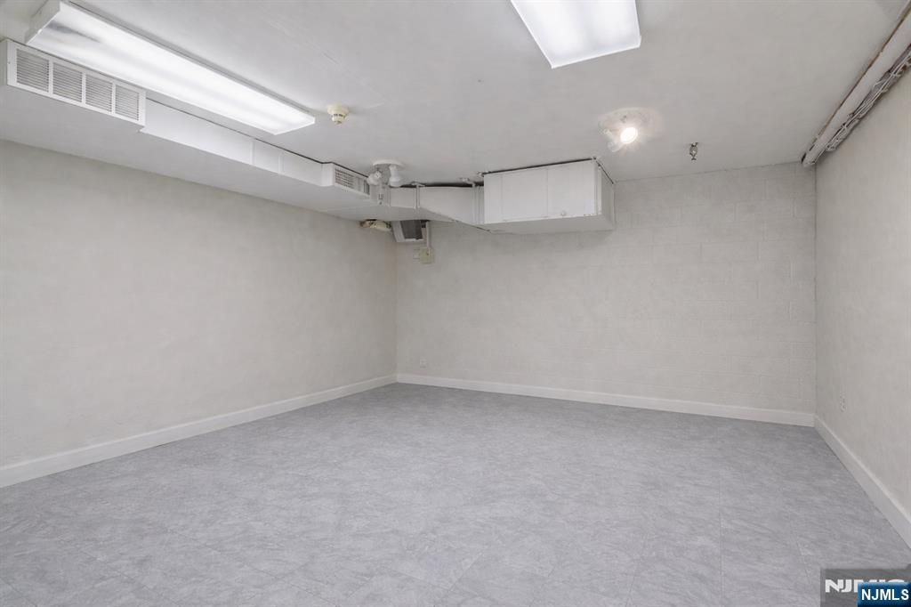 1 Ridgewood Avenue LL-8