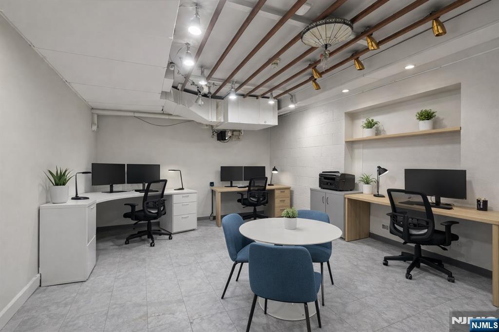 1 Ridgewood Avenue LL-8