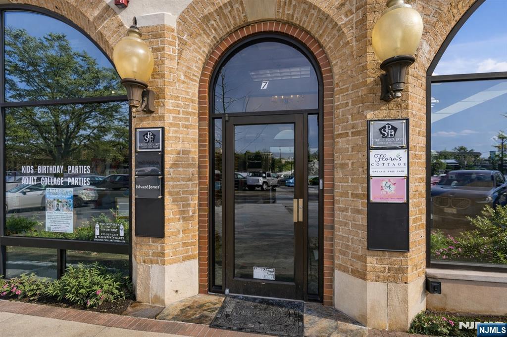 1 Ridgewood Avenue LL-8