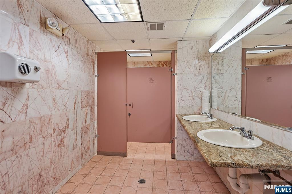 1 Ridgewood Avenue LL-8