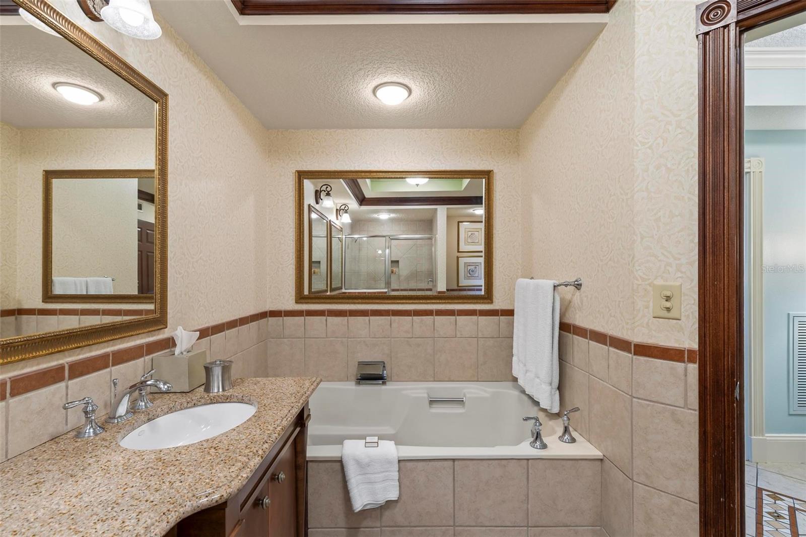 200 OCEAN CREST DR #427