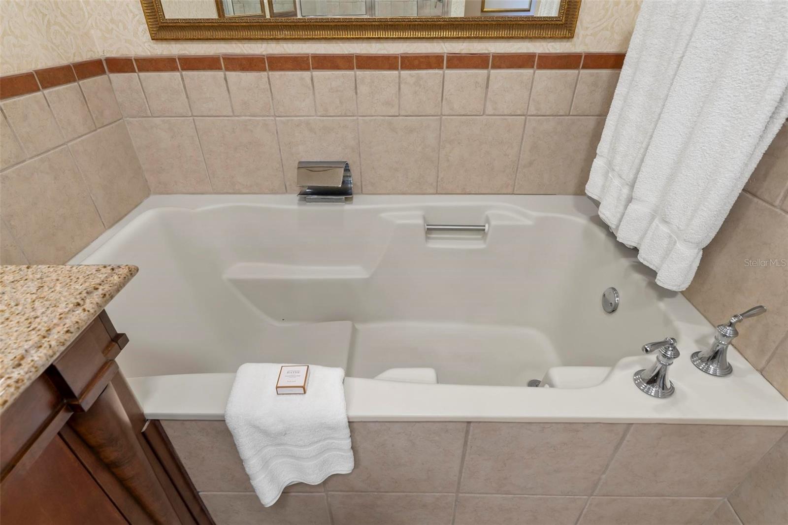 200 OCEAN CREST DR #427