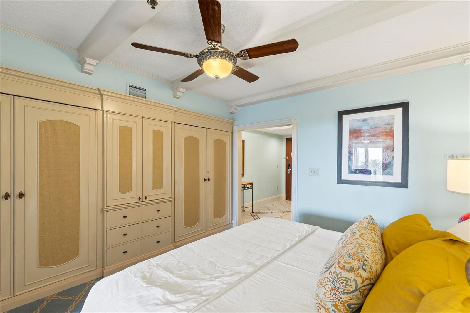 200 OCEAN CREST DR #427