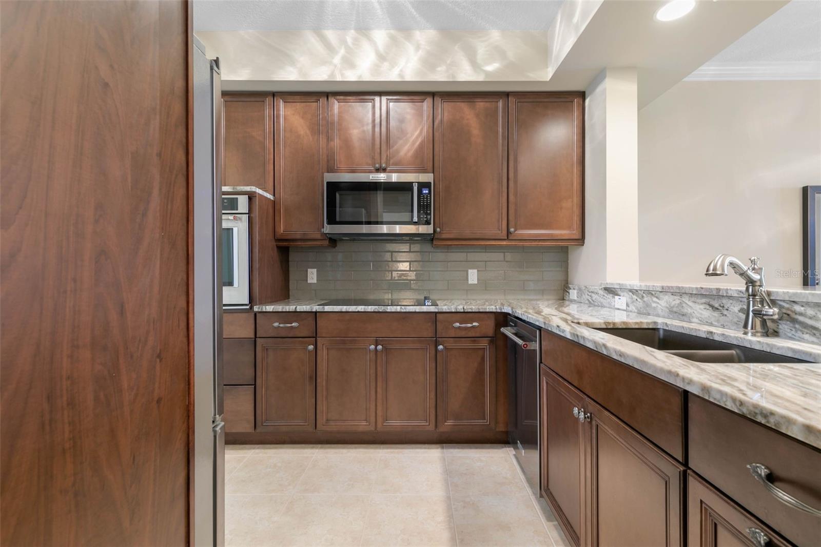 102 YACHT HARBOR DR #367