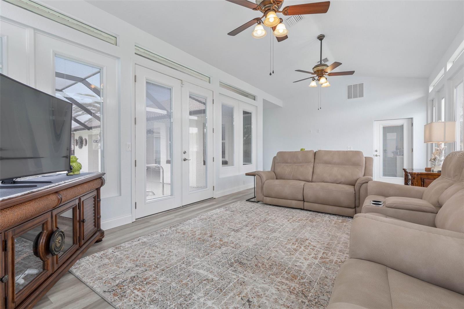 27 FLEMINGTON LN