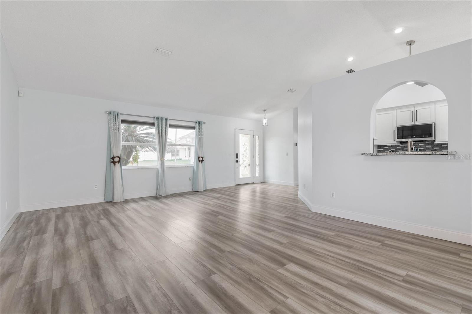 27 FLEMINGTON LN