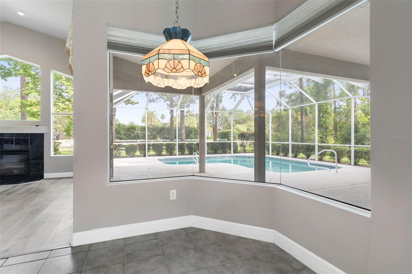 81 BROWNSTONE LN