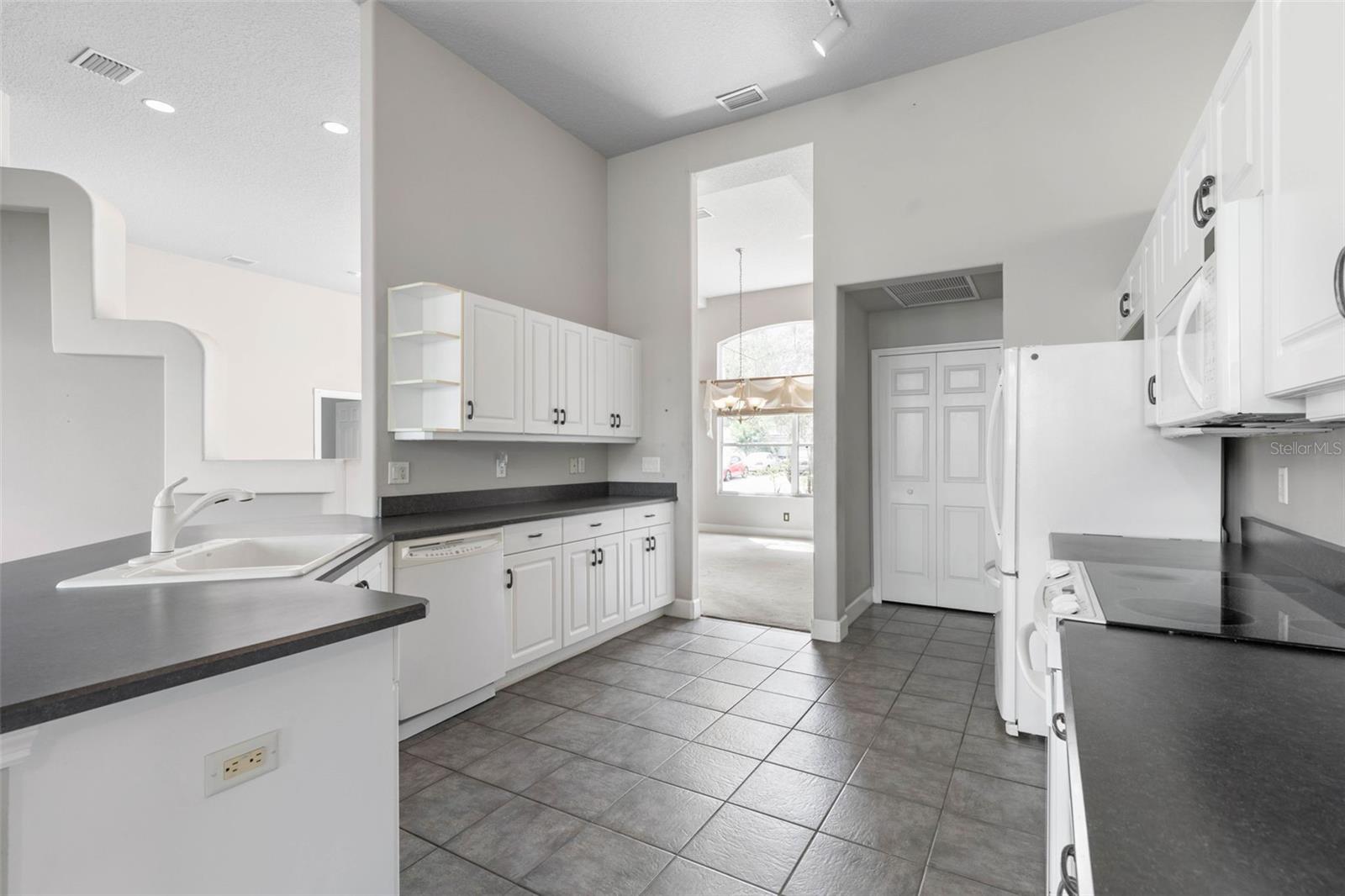 81 BROWNSTONE LN