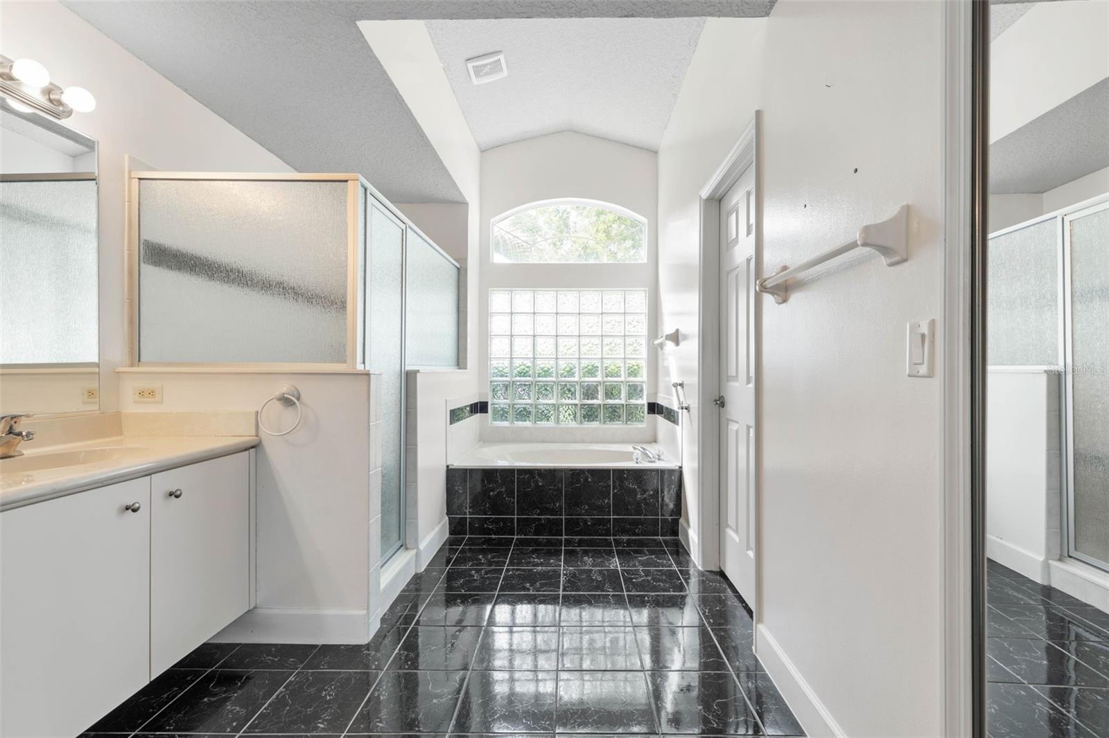 81 BROWNSTONE LN
