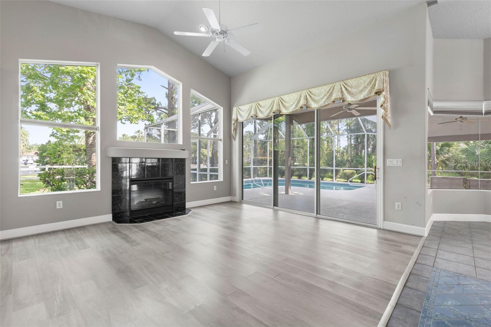 81 BROWNSTONE LN