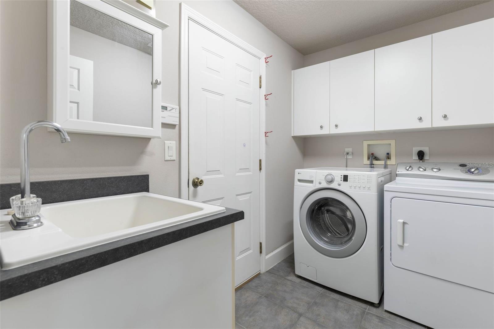 81 BROWNSTONE LN