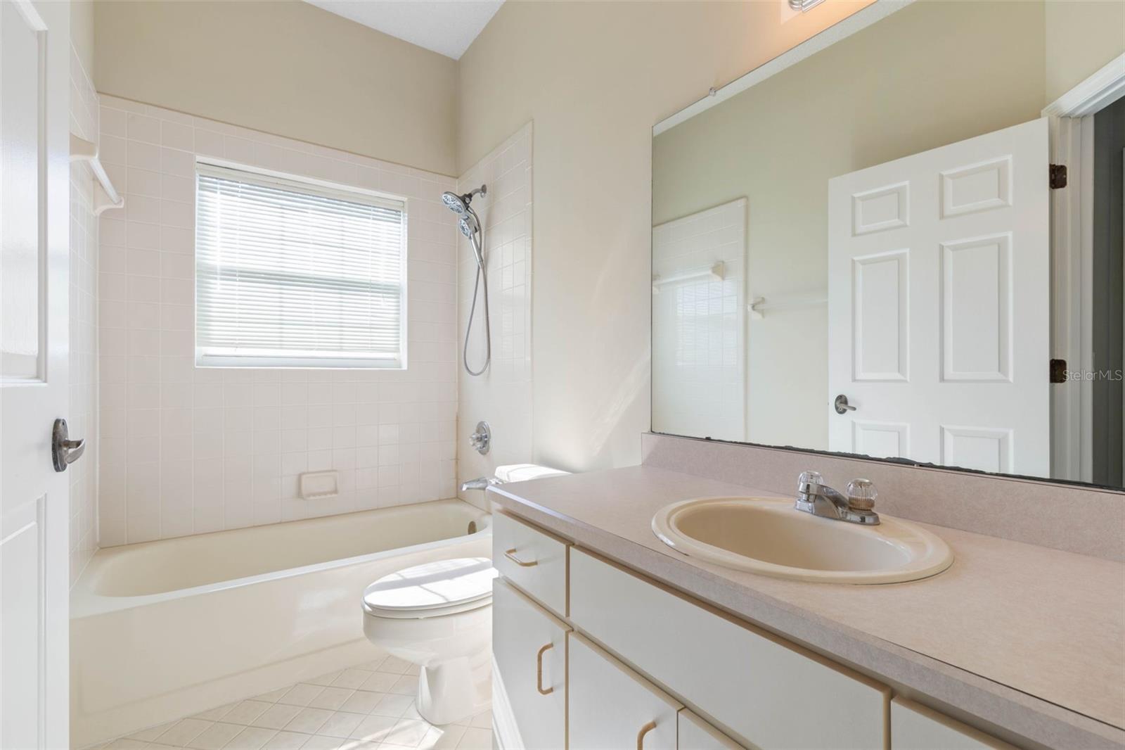 8 MONTAUK LN