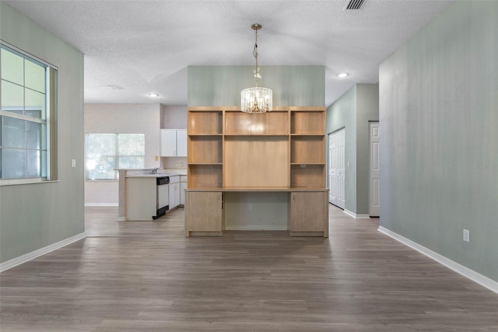 8 MONTAUK LN