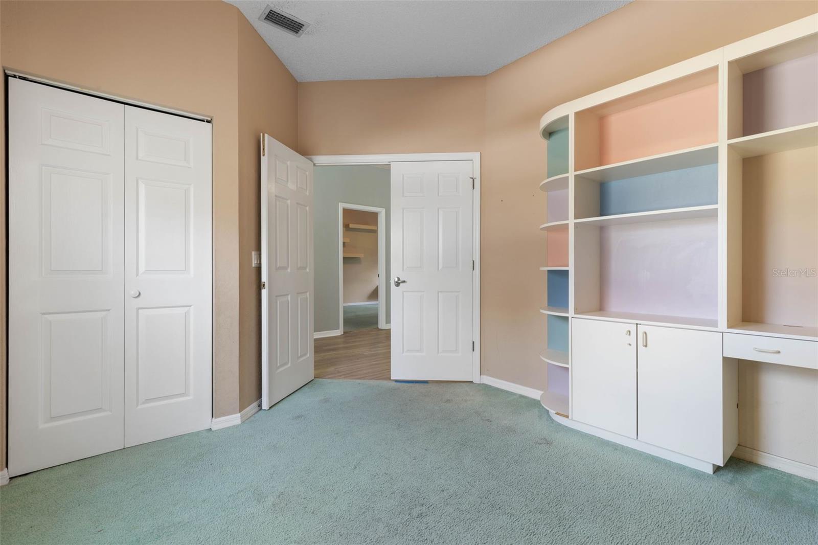 8 MONTAUK LN