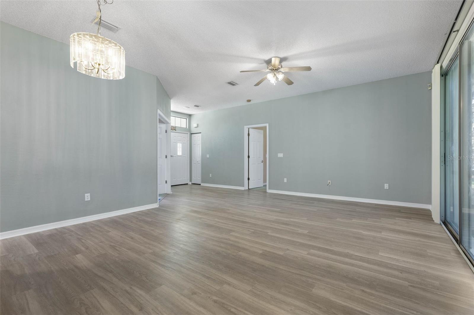 8 MONTAUK LN