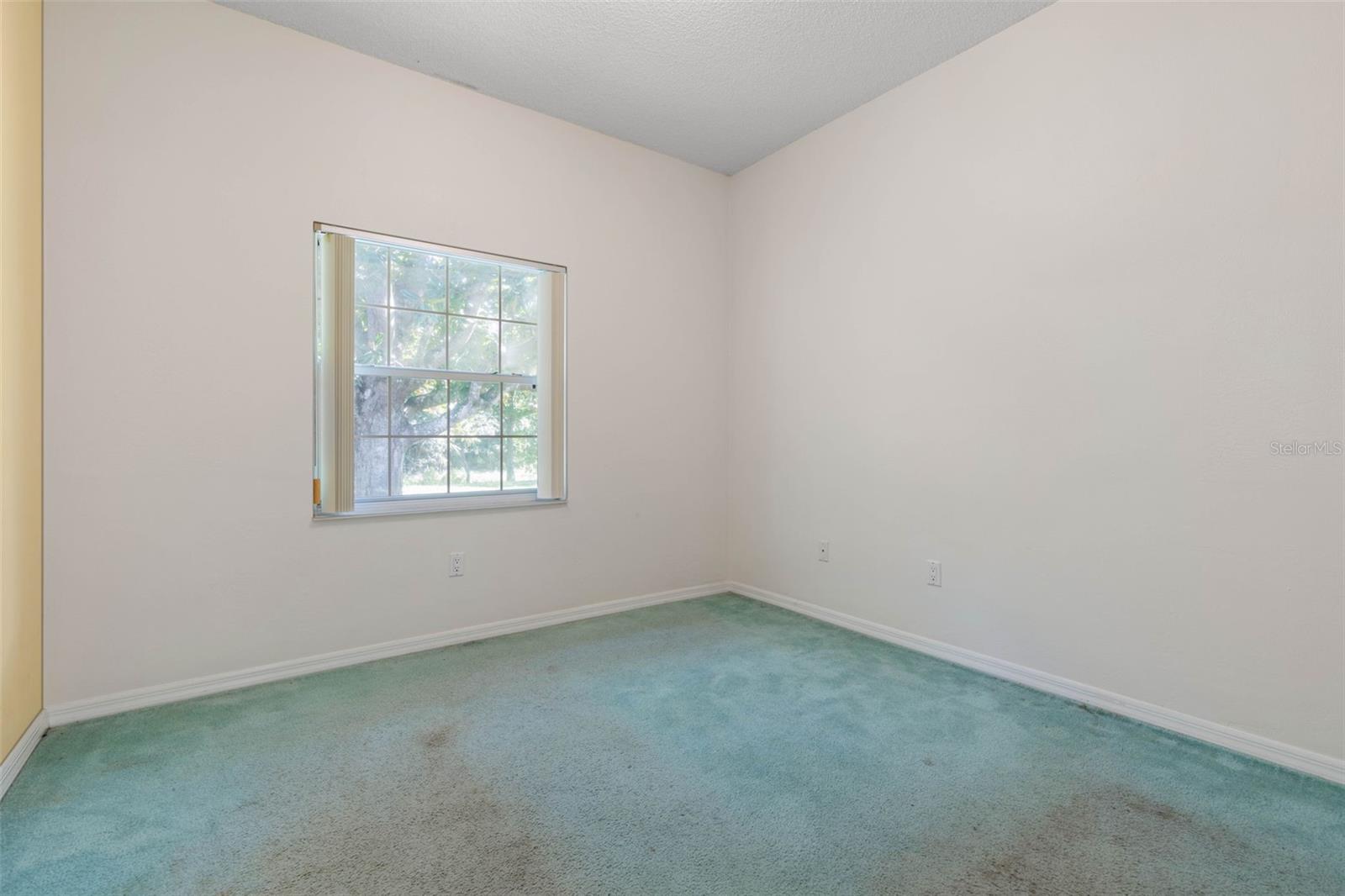 8 MONTAUK LN