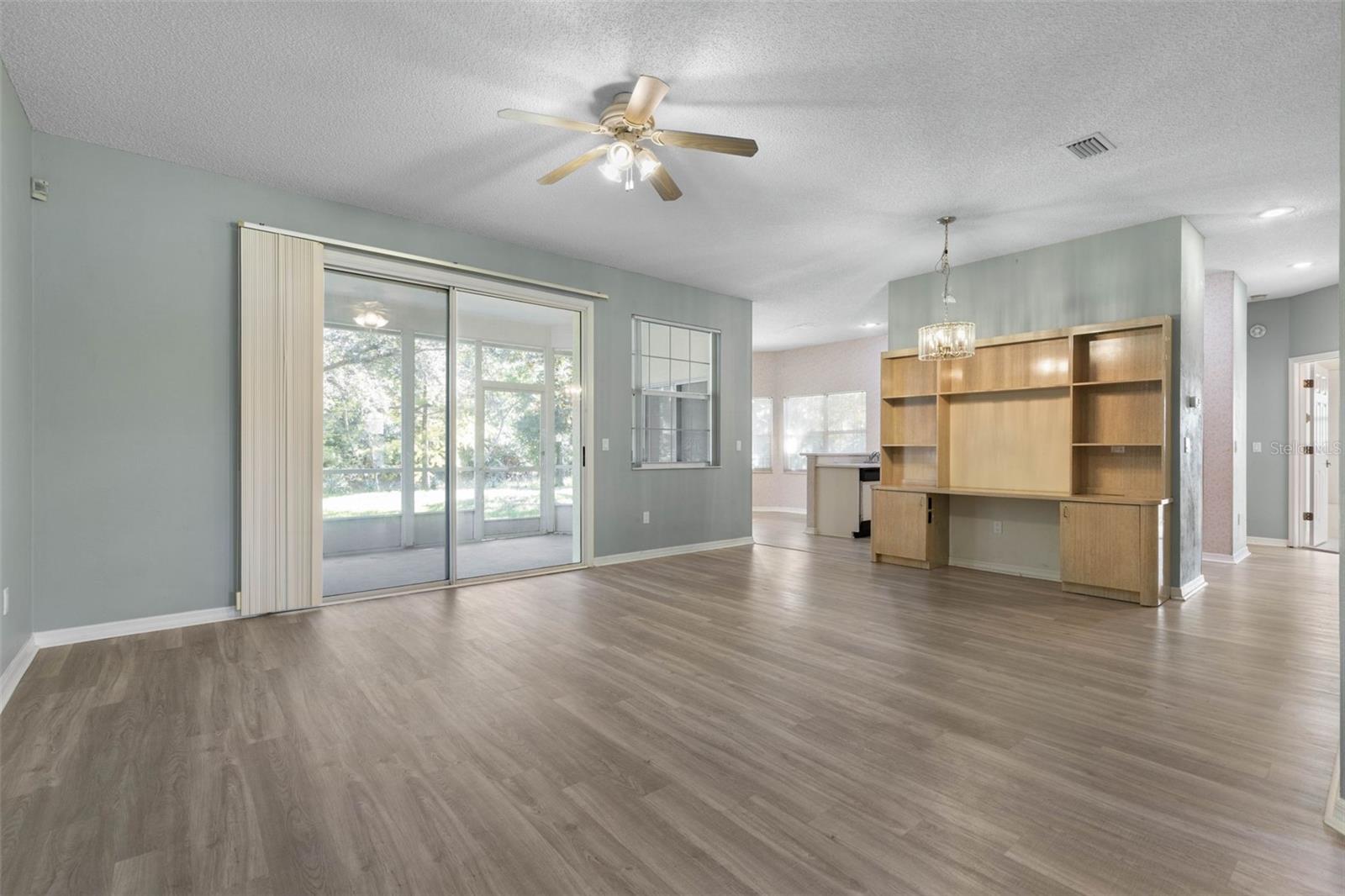 8 MONTAUK LN