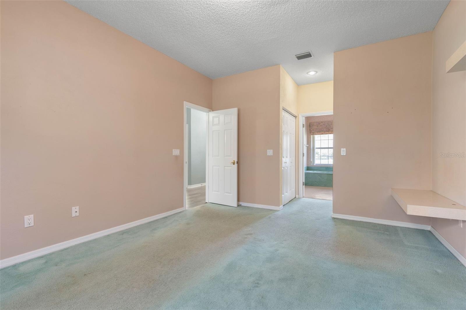 8 MONTAUK LN