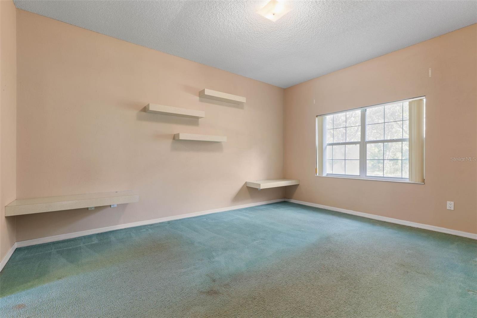 8 MONTAUK LN