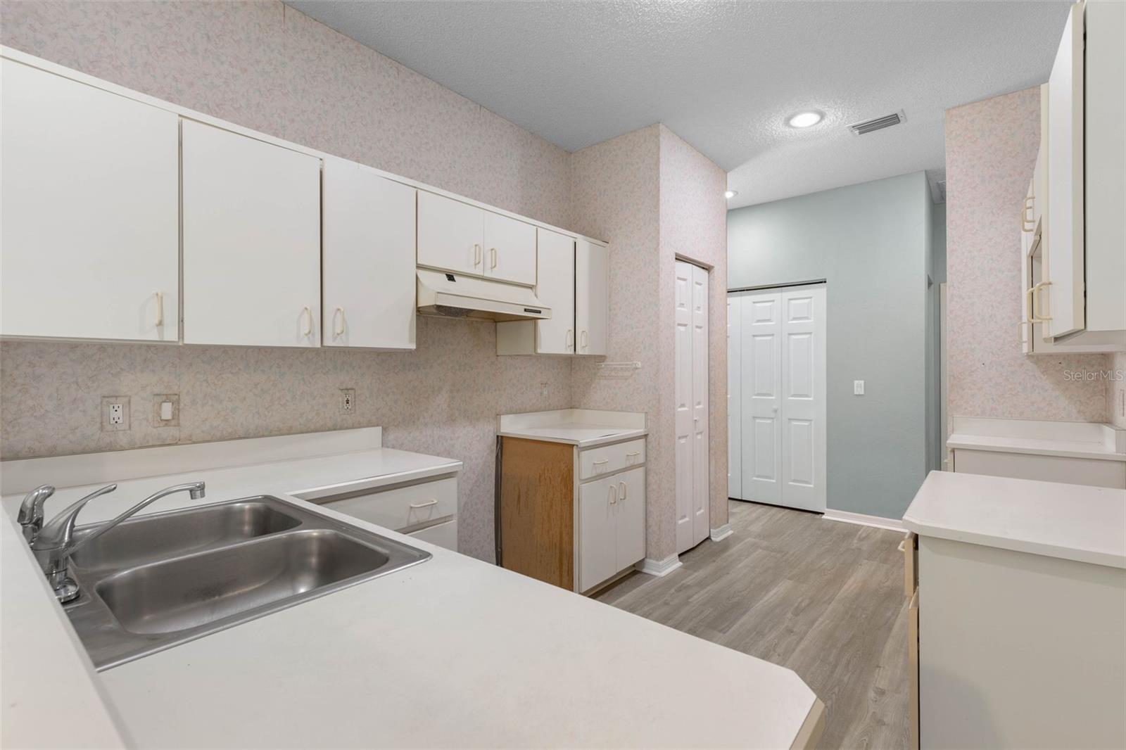8 MONTAUK LN