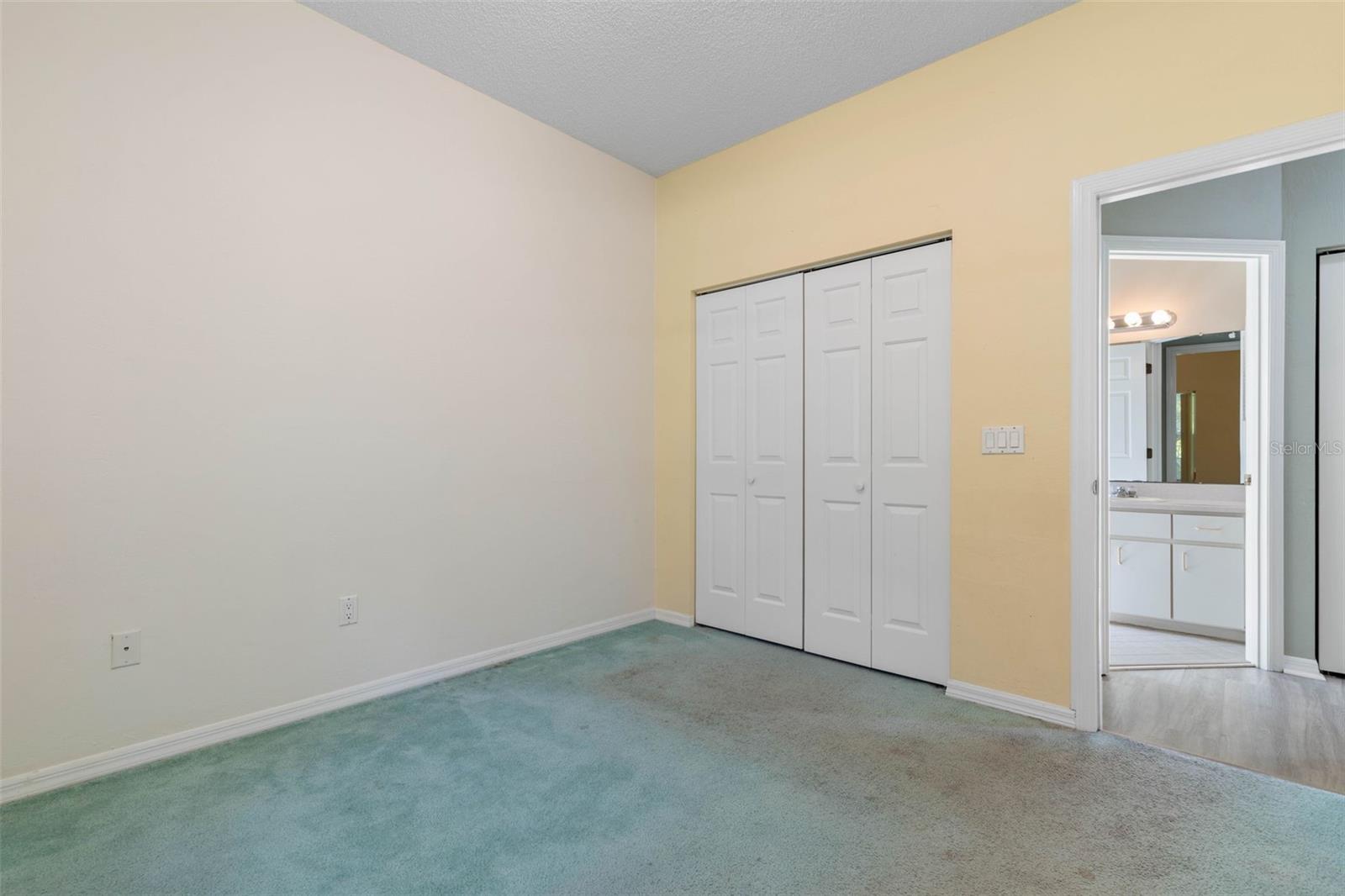 8 MONTAUK LN