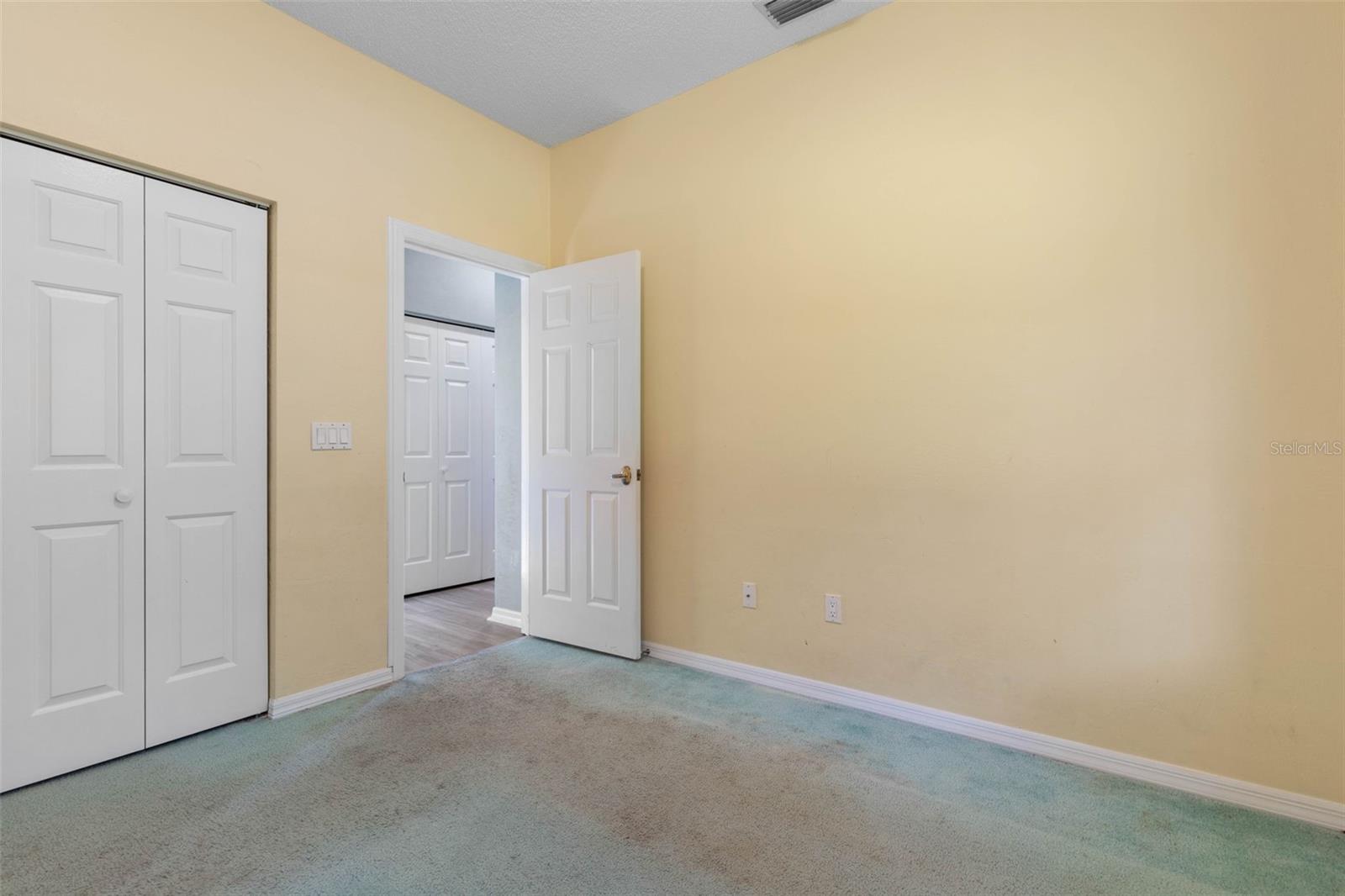 8 MONTAUK LN