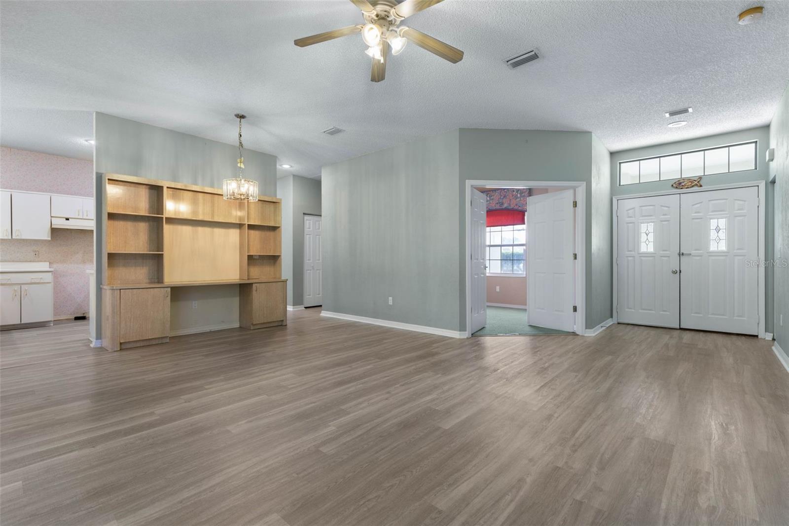 8 MONTAUK LN