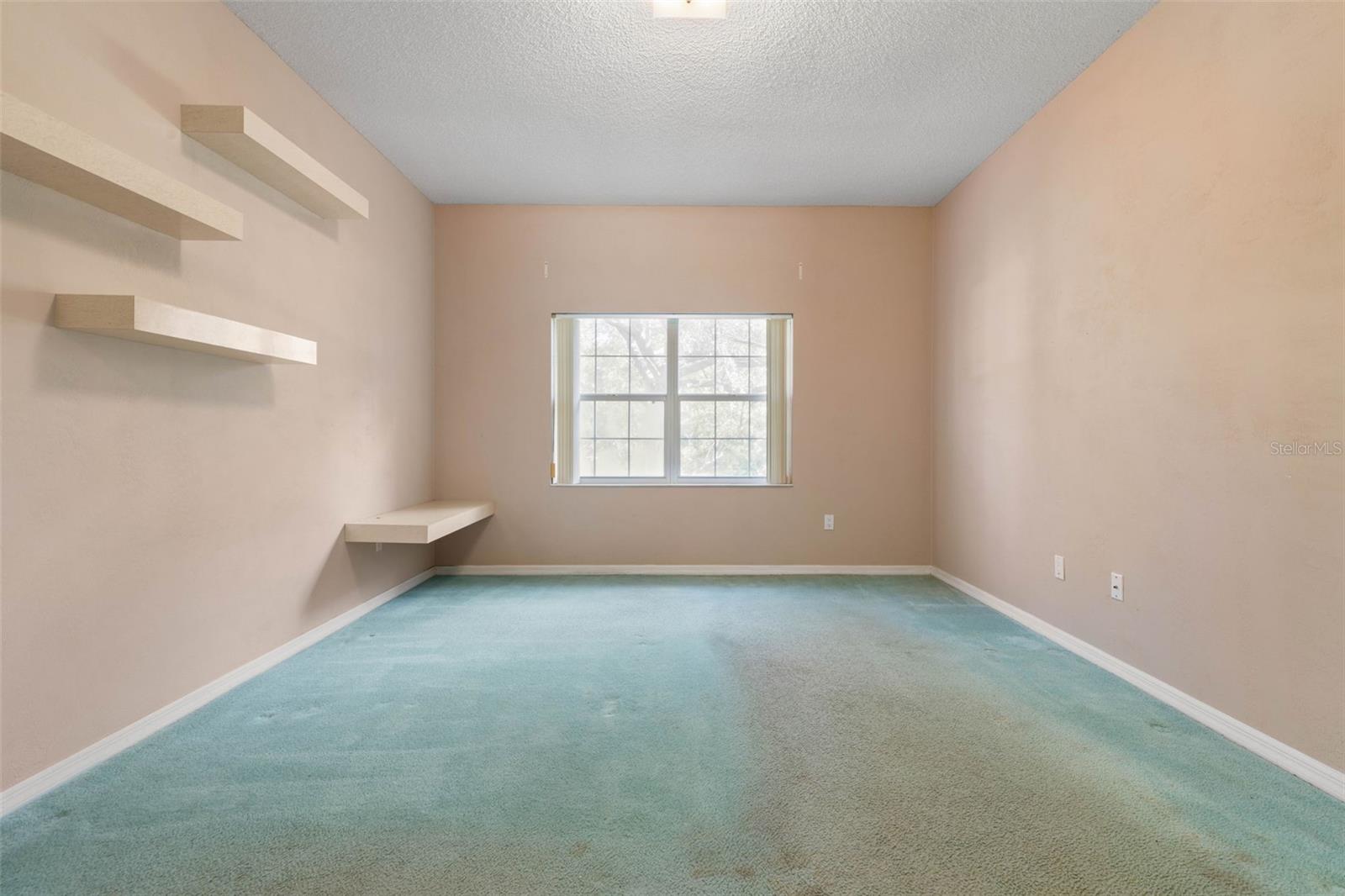 8 MONTAUK LN