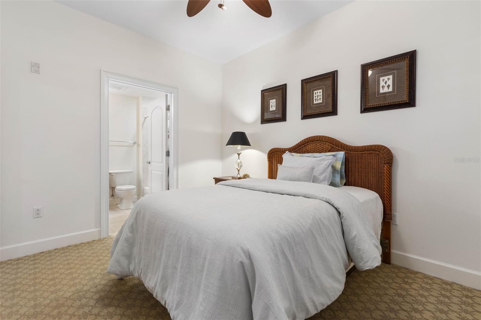 102 YACHT HARBOR DR #465