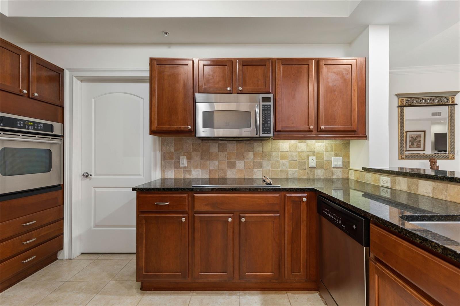 102 YACHT HARBOR DR #465