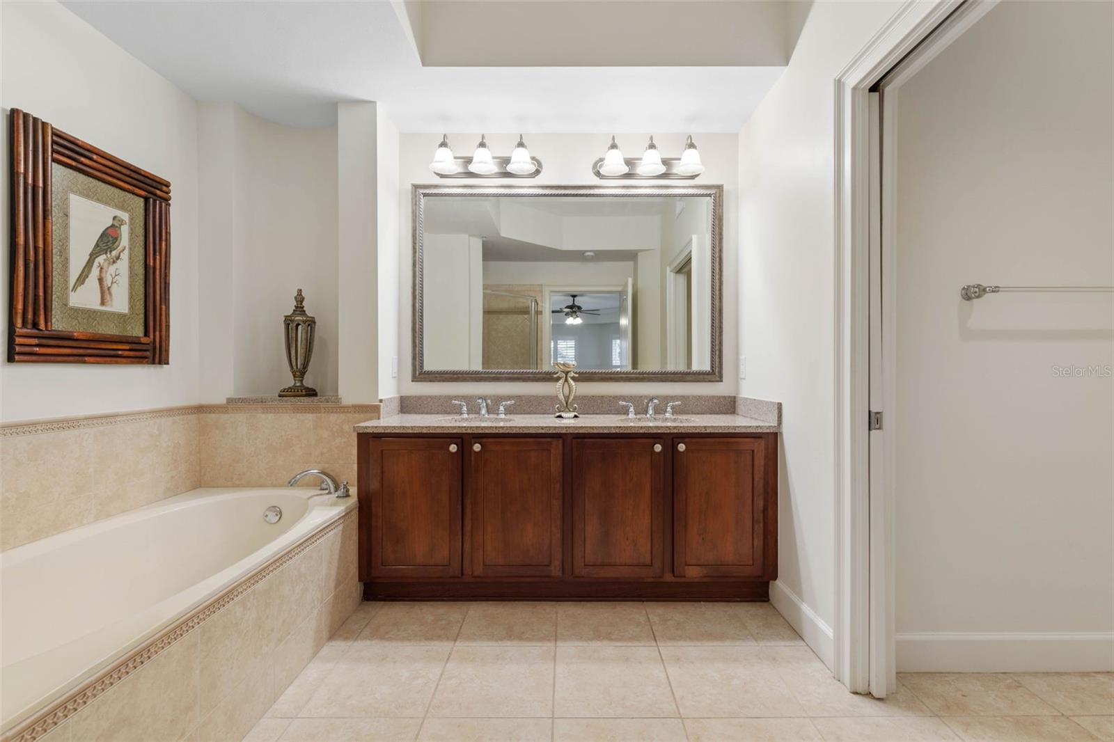 102 YACHT HARBOR DR #465