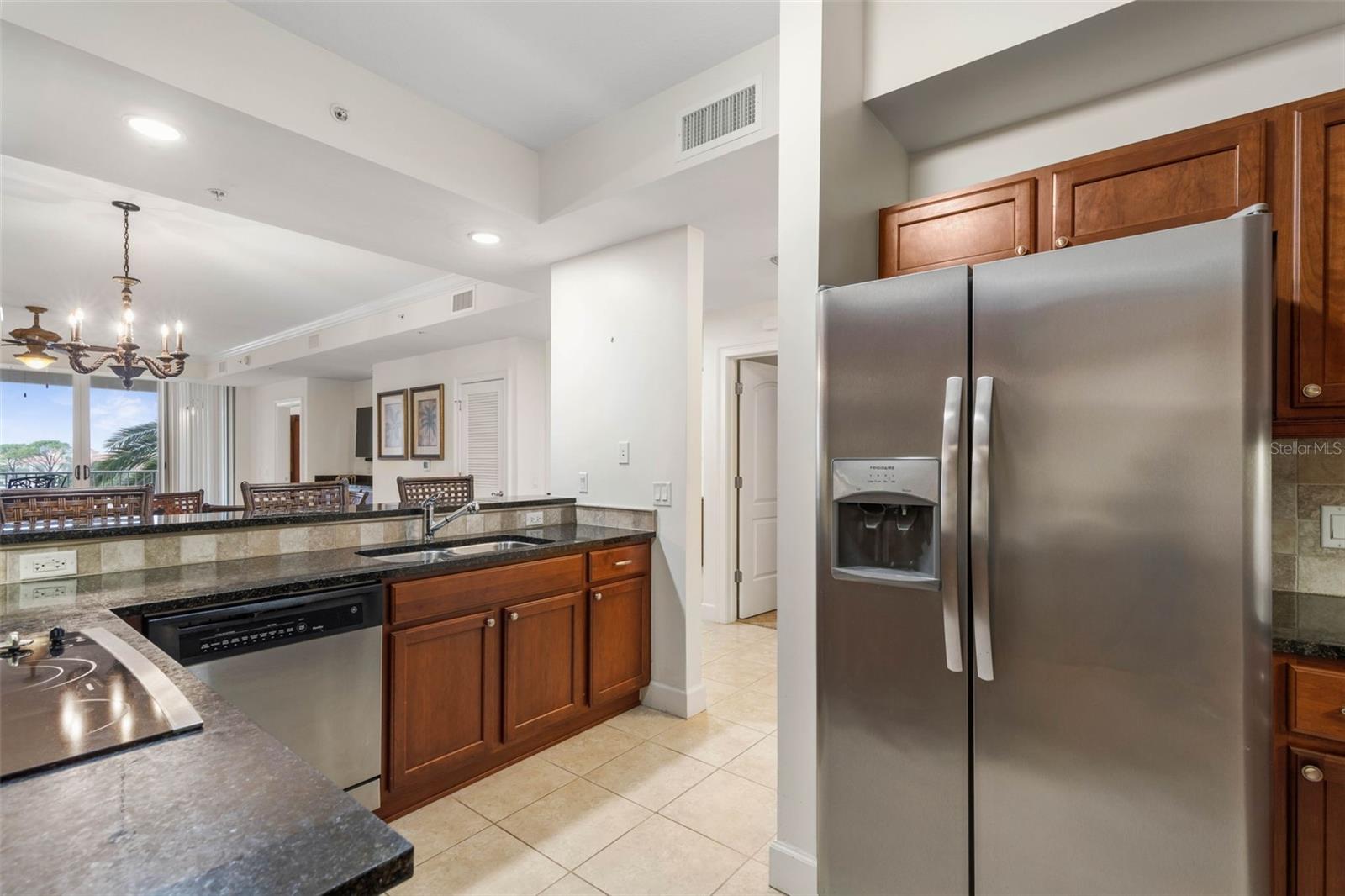 102 YACHT HARBOR DR #465