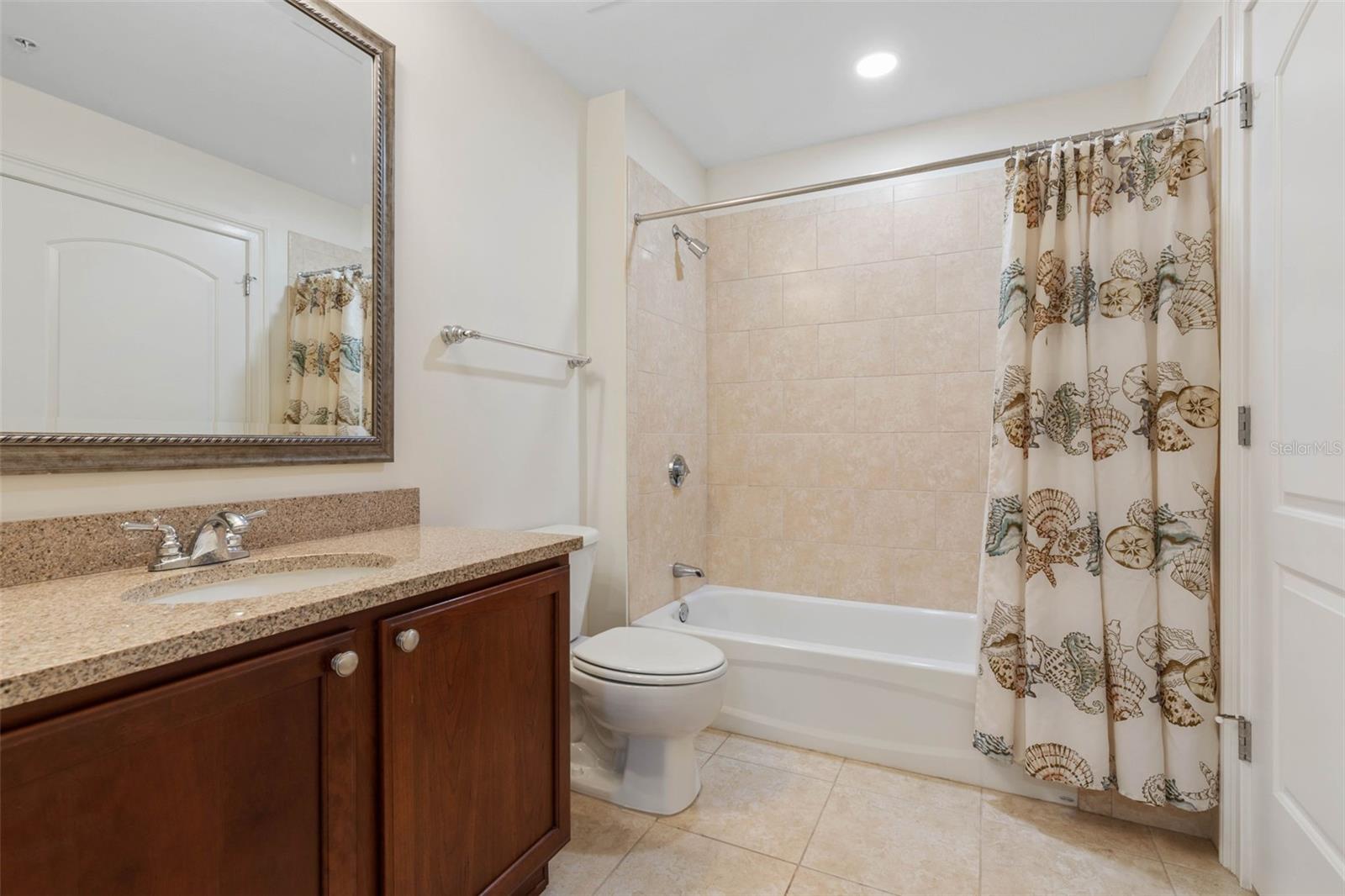 102 YACHT HARBOR DR #465