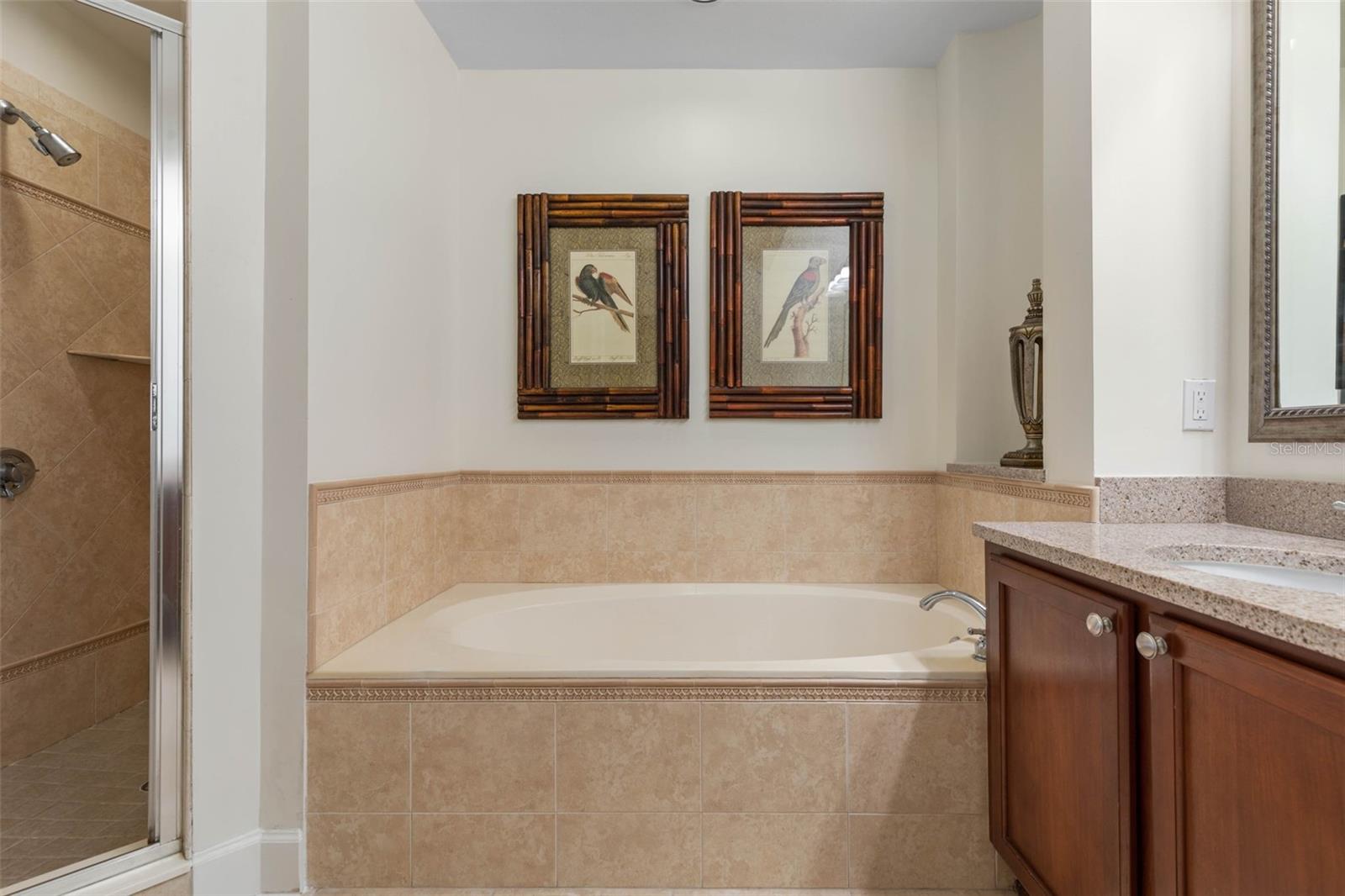 102 YACHT HARBOR DR #465