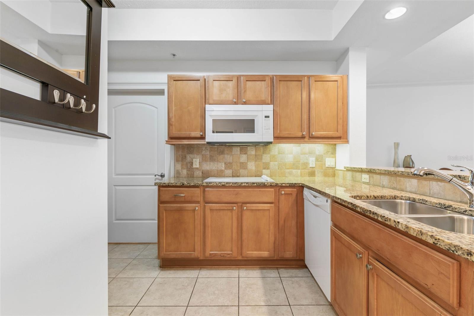 102 YACHT HARBOR DR #273