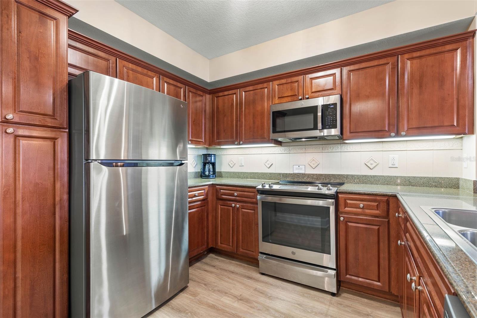 200 OCEAN CREST DR #906